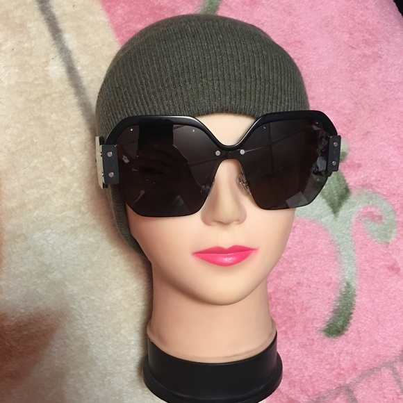 Authentic oversized Miu Miu Women sunglases - Picture 3 of 8